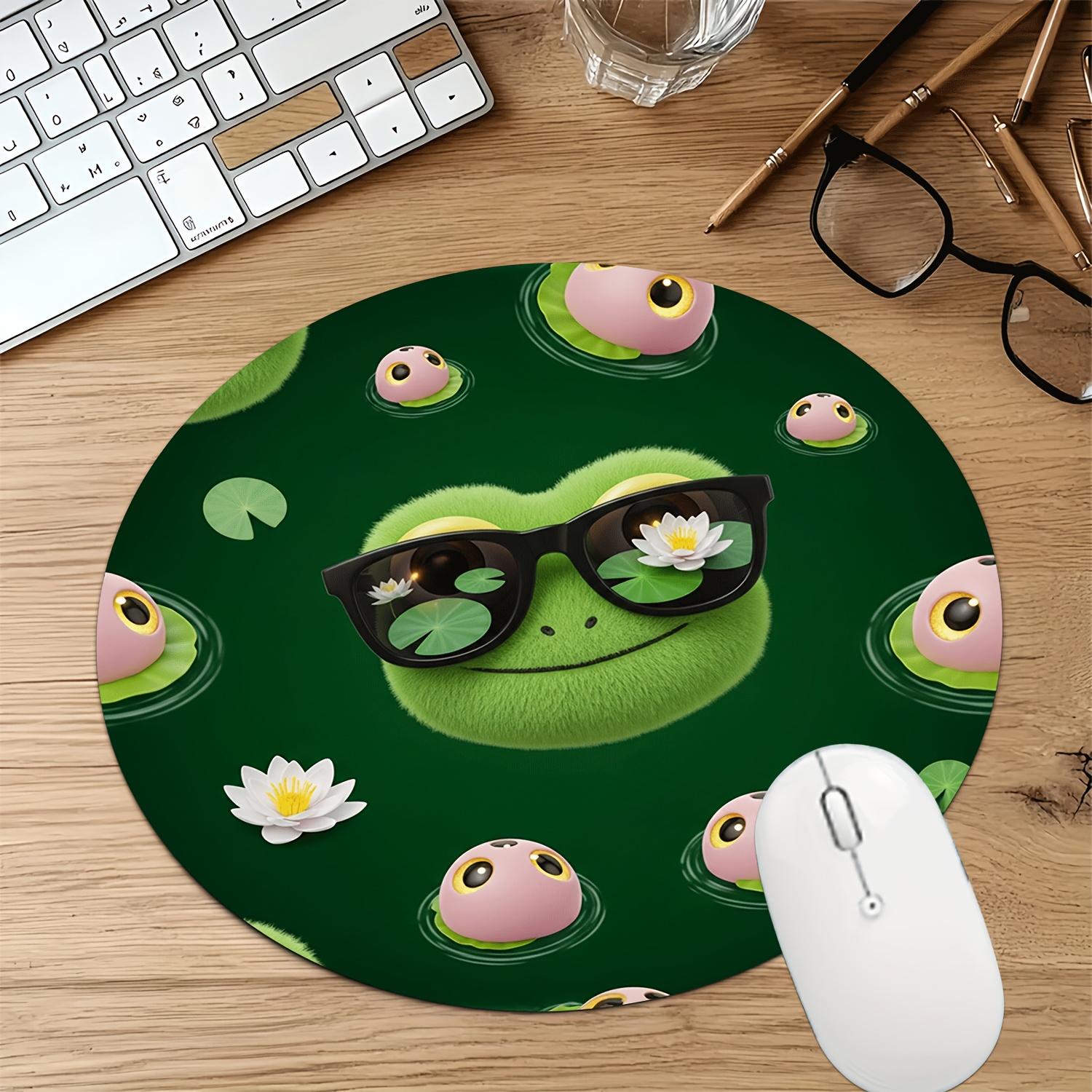 Adorable Frog with Lotus Patte - مراجعة Laptop Accessories Design وسعره