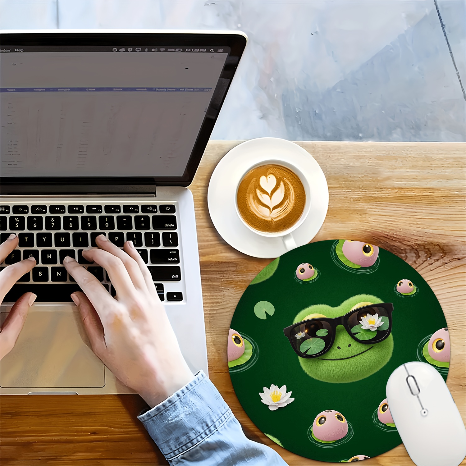 Adorable Frog with Lotus Patte - مراجعة Laptop Accessories Design وسعره